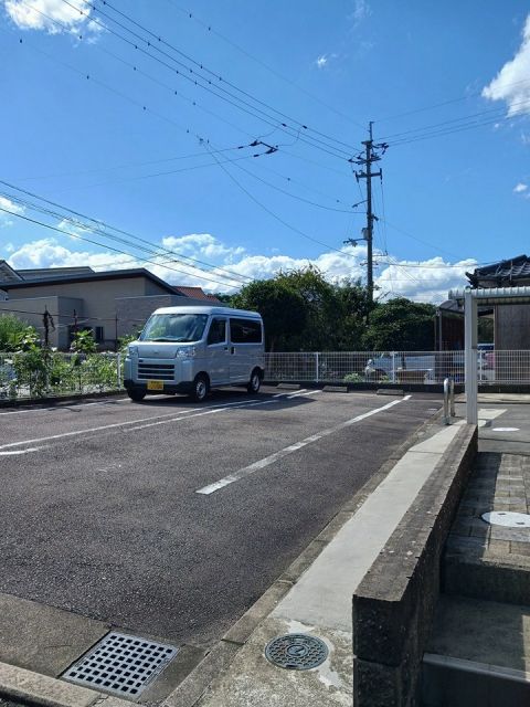 【オーブ・アン・レーブの駐車場】