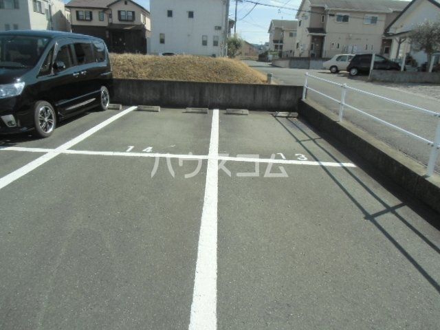 【掛川市長谷のマンションの駐車場】