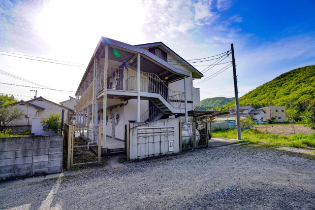 備前市吉永町南方のアパートの建物外観