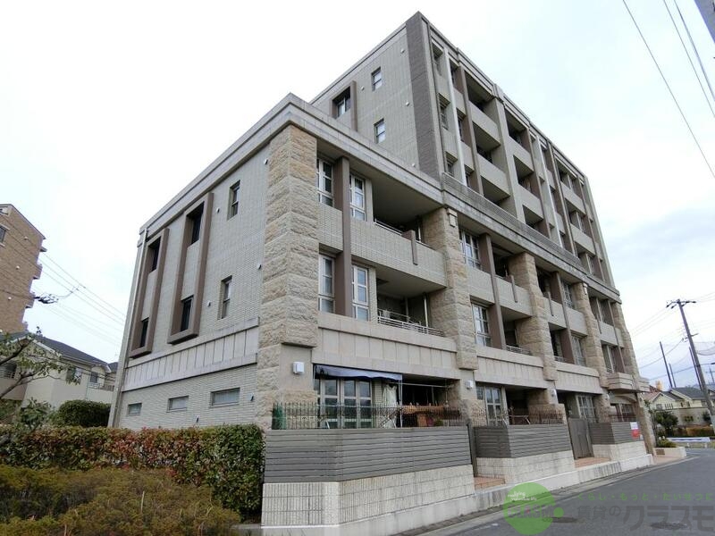 【茨木市西豊川町のマンションの建物外観】