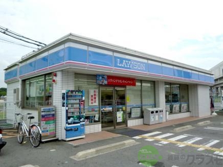 【茨木市西豊川町のマンションのコンビニ】