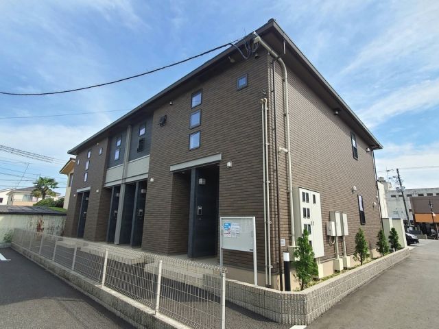 【角田市角田のアパートの建物外観】