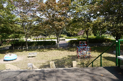 【メゾンランジュ高野 Ｃの公園】