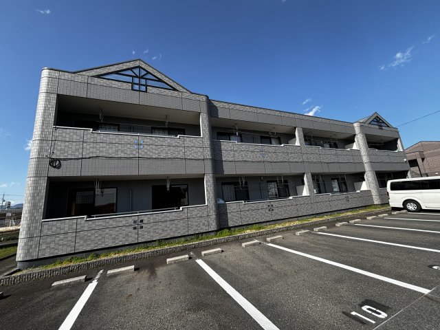 【津山市高野本郷のアパートの建物外観】