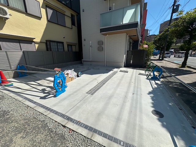 【吹田市東御旅町のマンションの駐車場】