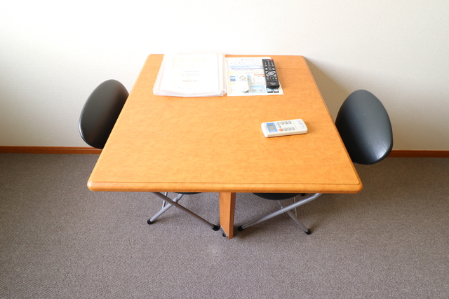 その他設備　折り畳み式テーブル＆椅子２脚