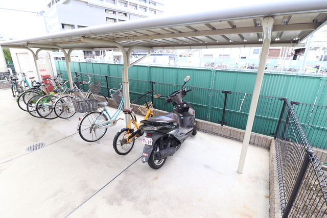 その他共有部分　屋根付き駐輪場