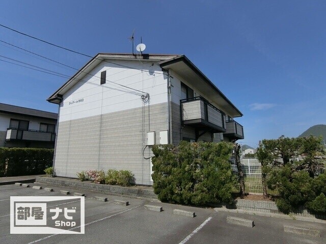 【フォブール竹峰Bの建物外観】