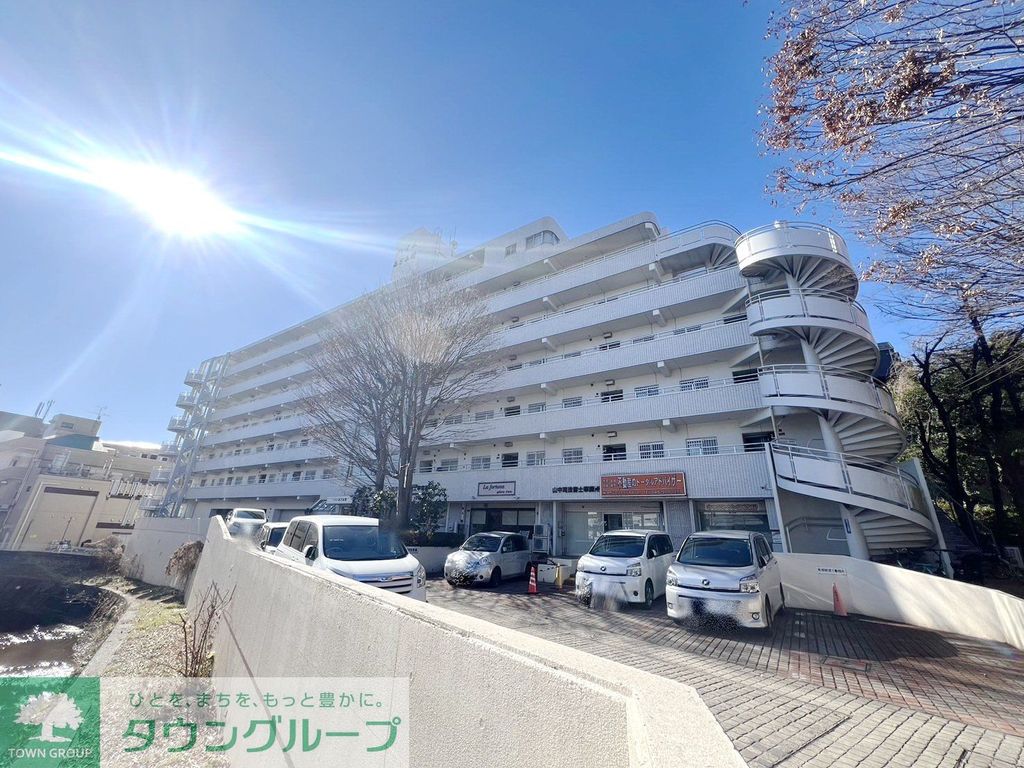 横浜市青葉区あざみ野のマンションの建物外観