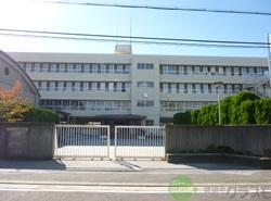 【茨木市南春日丘のマンションの中学校】