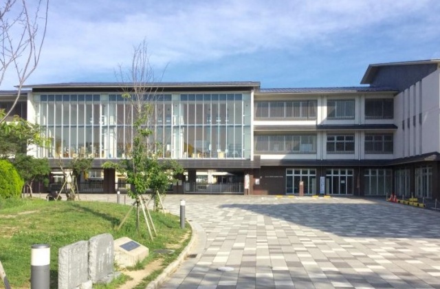 【近江八幡市鷹飼町東のアパートの小学校】