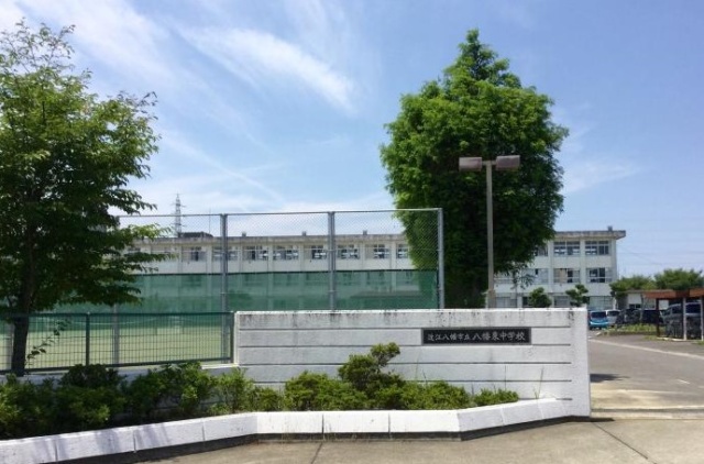 【近江八幡市鷹飼町東のアパートの中学校】