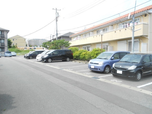 【シャルム壱番館の駐車場】