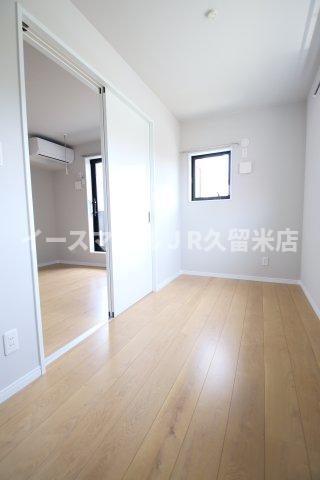 居室・リビング　明るい洋室です