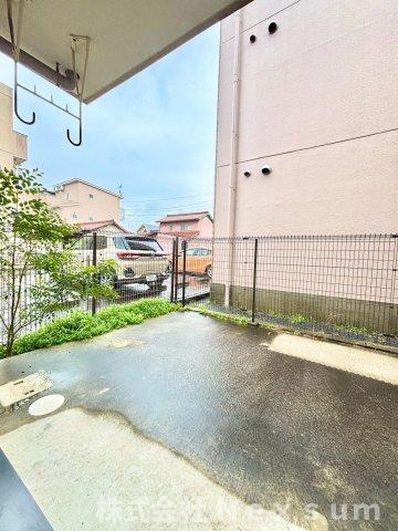 バルコニー　外からの目が気にならないバルコニーで洗濯物が干せます