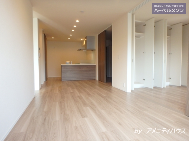 居室・リビング　●カウンタースタイルのリビングスペース。