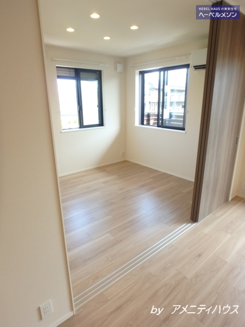 その他部屋・スペース　●リビングつながりの洋室。