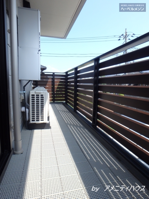 バルコニー　●ワイドスパンのバルコニー。