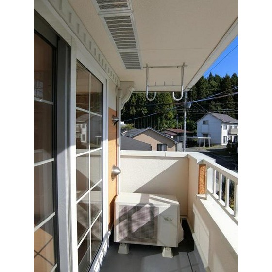 バルコニー　洗濯物干し場有り