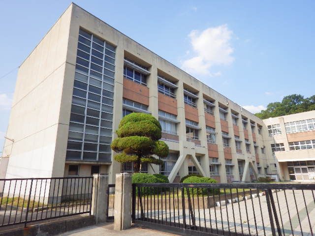 中学校　御所市立大正中学校（中学校）まで601m