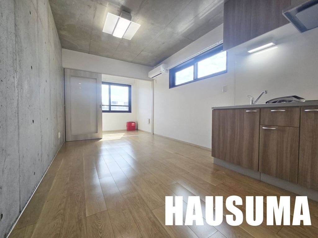 居室・リビング　駐車場