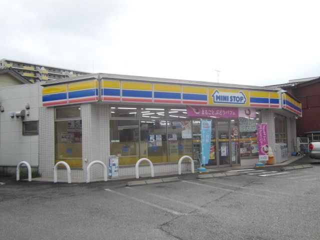 コンビニ　ミニストップ府中是政店（コンビニ）まで124m