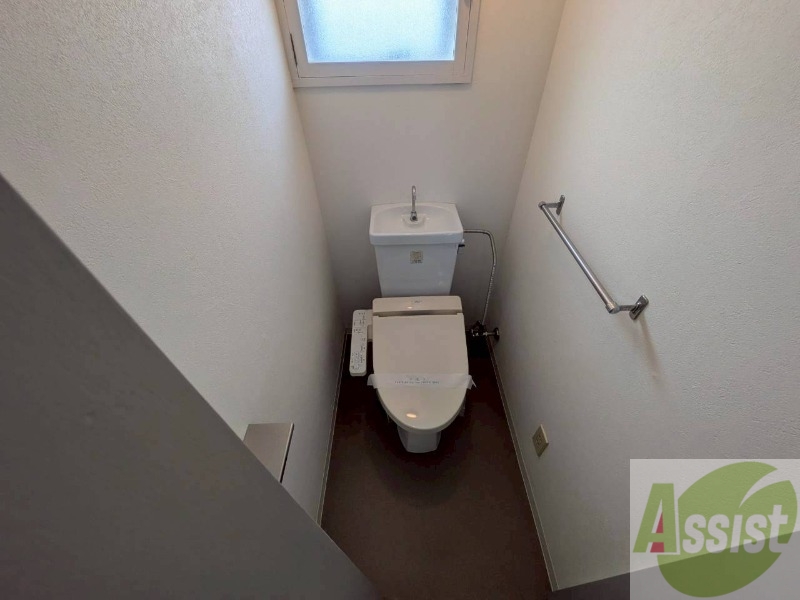 トイレ　こちらはトイレです。清潔感があり、安心して使用できます。