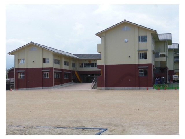 小学校　武雄市立武雄小学校（小学校）まで1222m