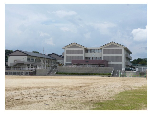 中学校　武雄市立武雄中学校（中学校）まで600m