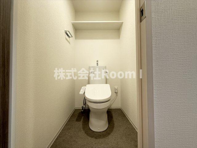 トイレ　落ち着いた色調のトイレです