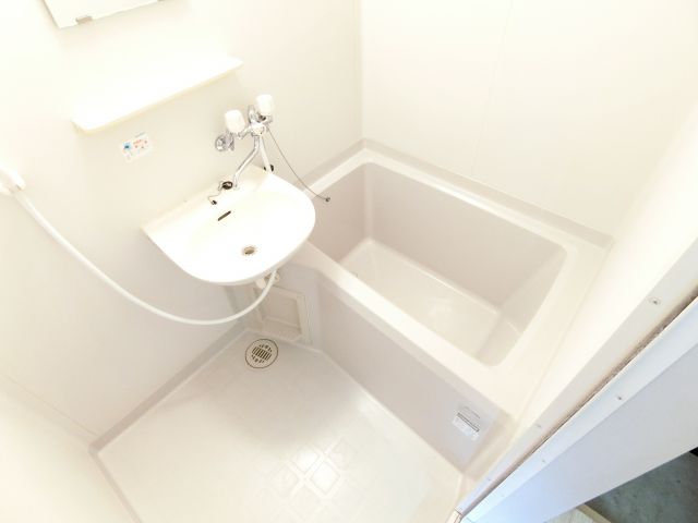 バス・シャワールーム　同物件別部屋イメージ写真