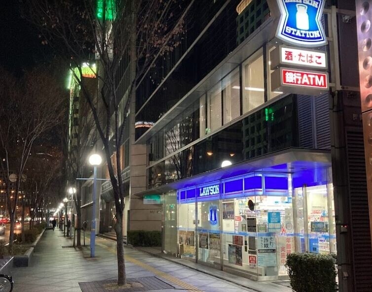 コンビニ　ローソン曽根崎新地店（コンビニ）まで111m