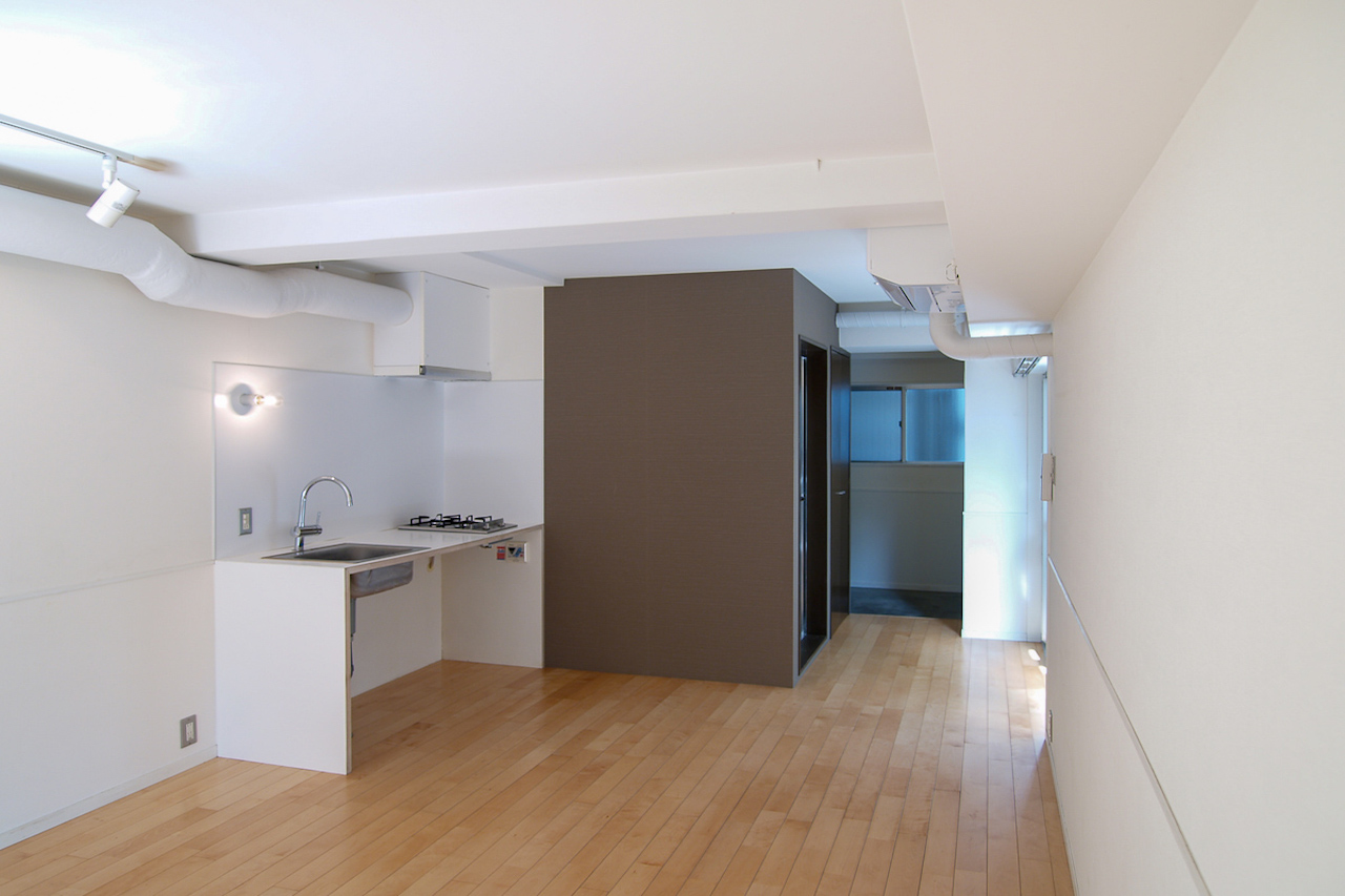 その他　土間から広がる居室スペース