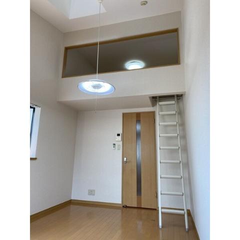 居室・リビング　室内