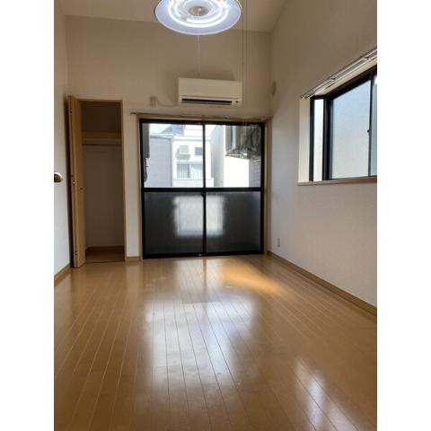 居室・リビング　室内