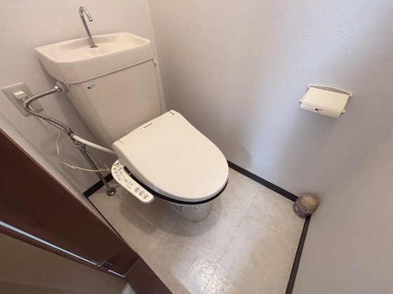 トイレ　温水洗浄便座