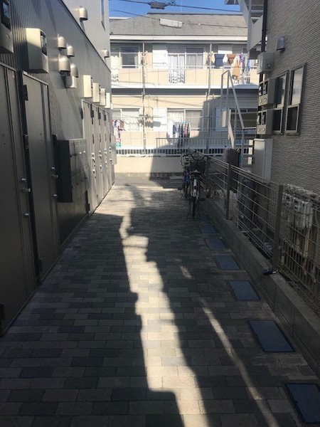 エントランス　玄関前の広々空間