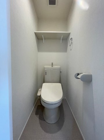 トイレ　同物件内201号室の写真です