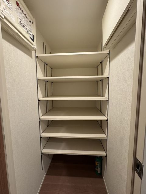 玄関　玄関横収納