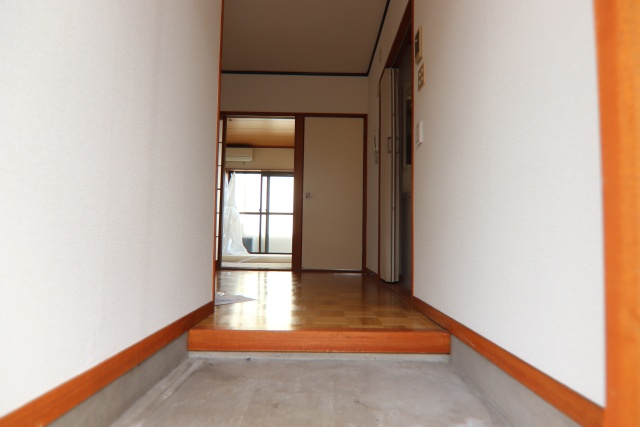 玄関　※別室の参考写真の為、現況優先です。