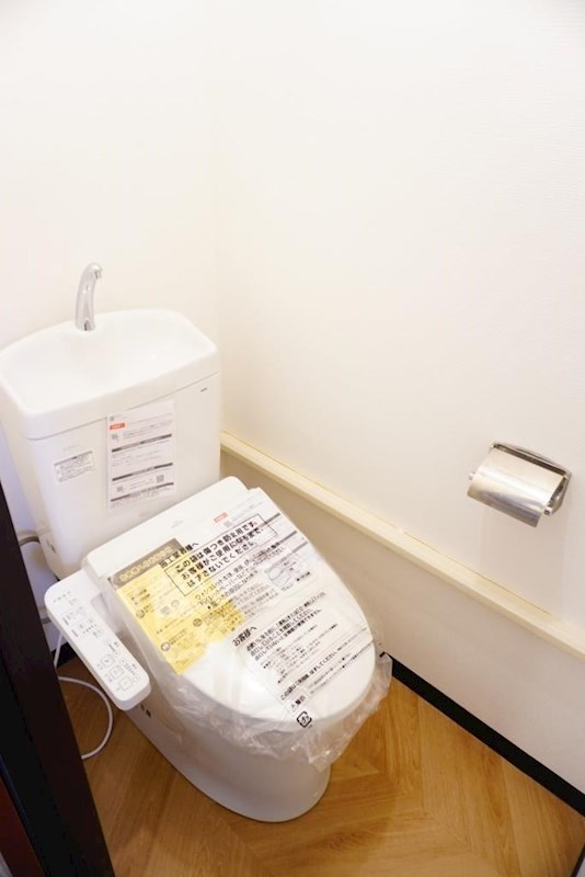 トイレ　トイレは快適な温水洗浄便座付き