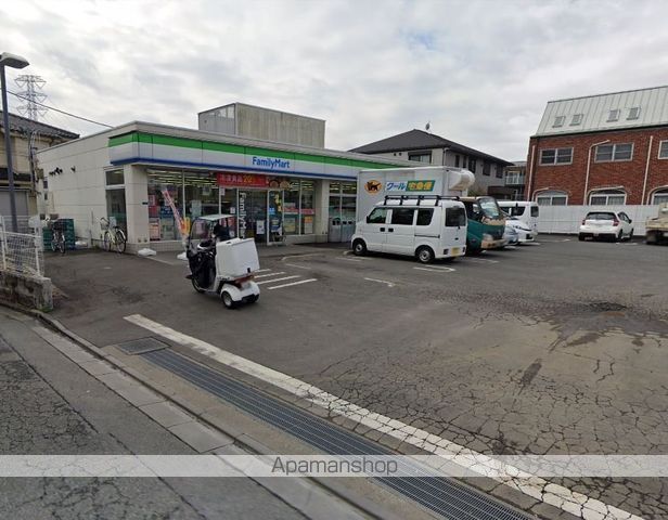 コンビニ　ファミリーマート（コンビニ）まで229m