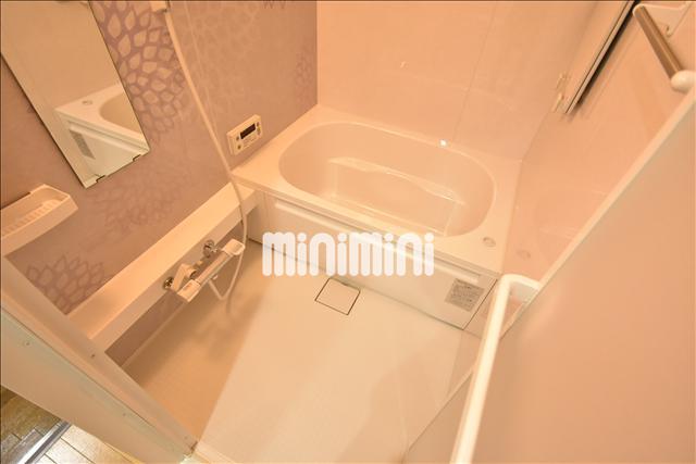 バス・シャワールーム　清潔感のある浴室です。