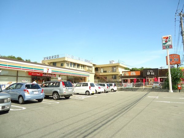 コンビニ　セブンイレブン久留米上津町店（コンビニ）まで1018m