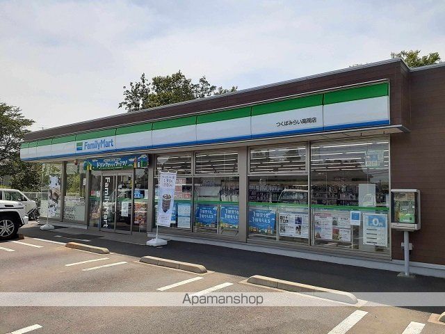 コンビニ　ファミリーマート高岡店（コンビニ）まで780m