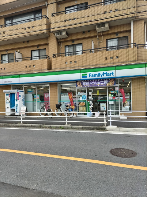 コンビニ　ファミリーマート　花月総持寺駅前店（コンビニ）まで400m