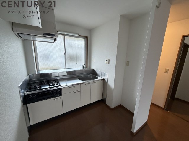 キッチン　窓付きキッチンで換気♪