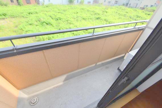 バルコニー　風通しの良いバルコニー。洗濯物もよく乾きそうです。