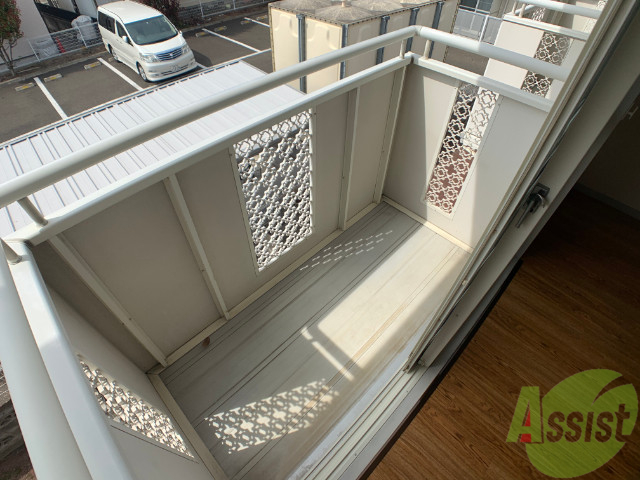 バルコニー　こちらはバルコニーです。洗濯物が干せそうなスペースがありそう