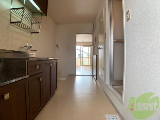 玄関　玄関からの様子です。明るい印象で気分も上がりそう。